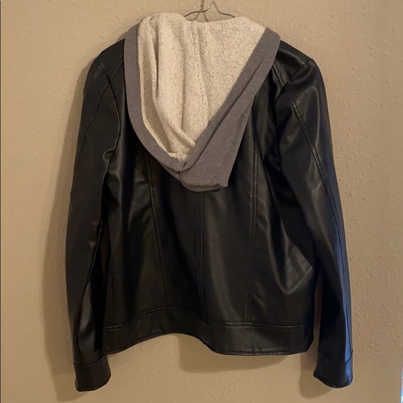 Leather jacket with removable hood - Picture 3 of 9
